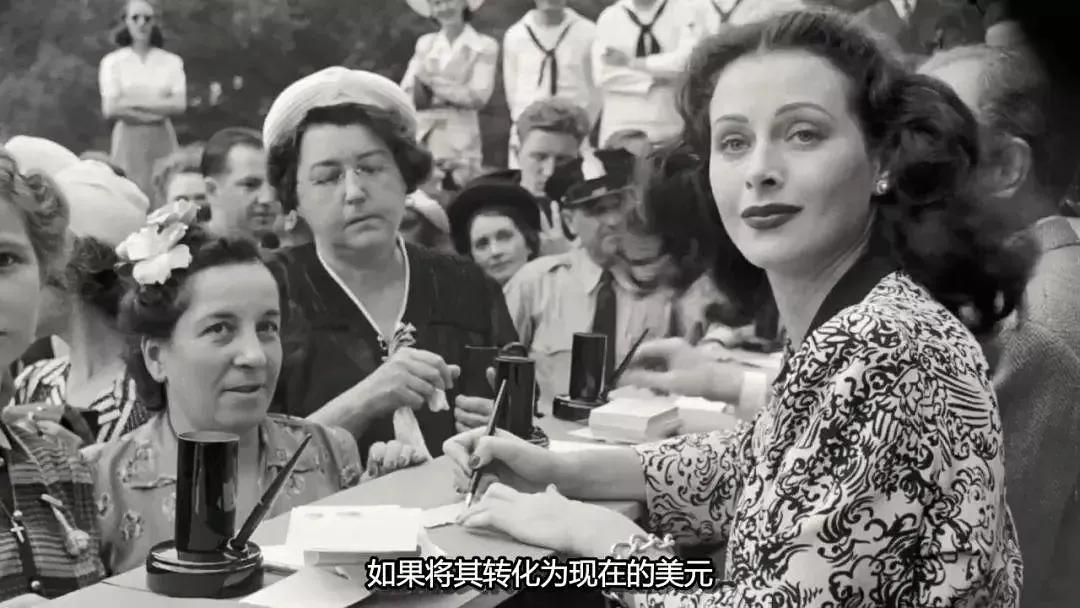 她是全球第一个全裸出镜的美女*星艳**,更是Wi-Fi之母、二战功臣