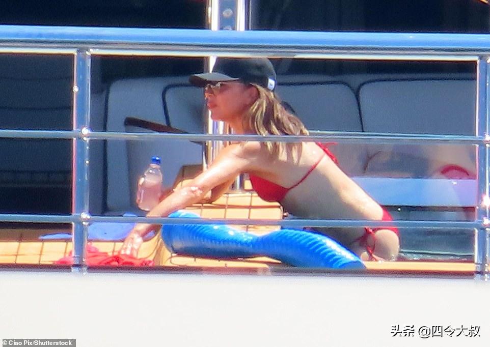 贝克汉姆被捉弄,贝克汉姆和贝嫂被主持人调侃