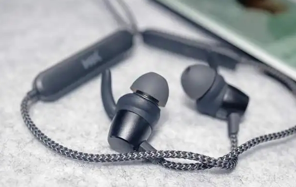 2022年在游泳或运动的4款防水运动蓝牙耳机