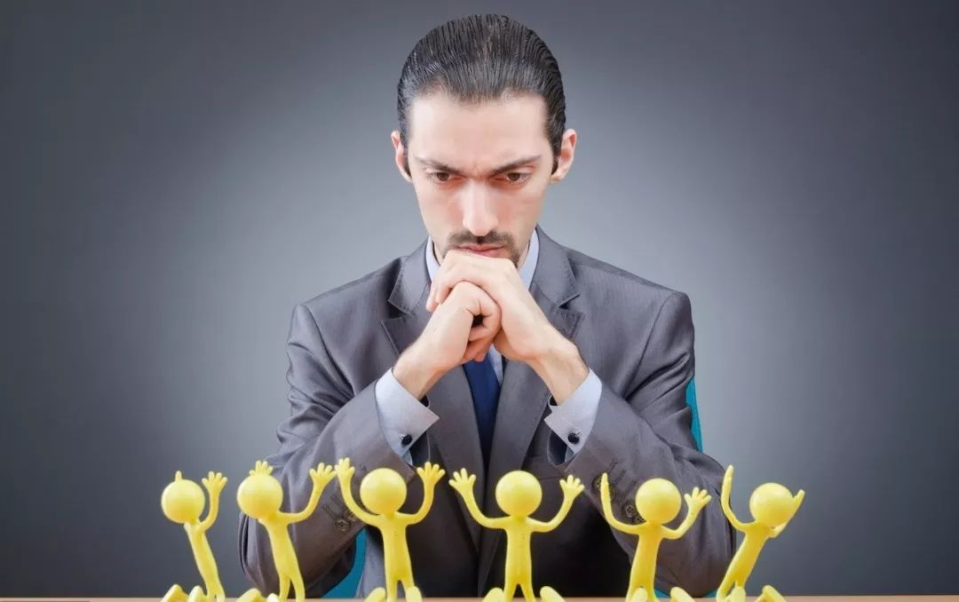 一个人习惯性迟到或早到，看似无伤大雅，实则代表心理有问题