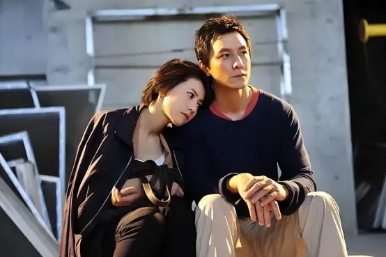 年轻时帅炸天的8位男星，中年后，有人胖快200斤，有人秃成地中海