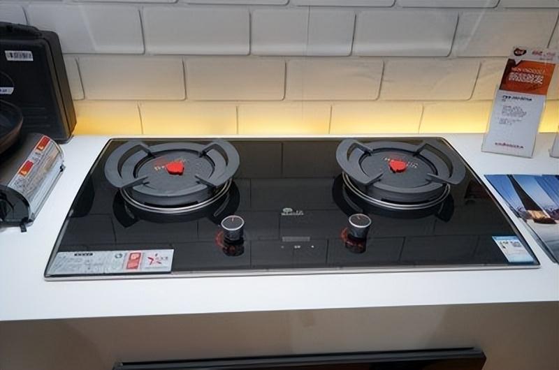 为什么很多人都开始嫌弃“燃气灶”？看完才知道，他们是真聪明