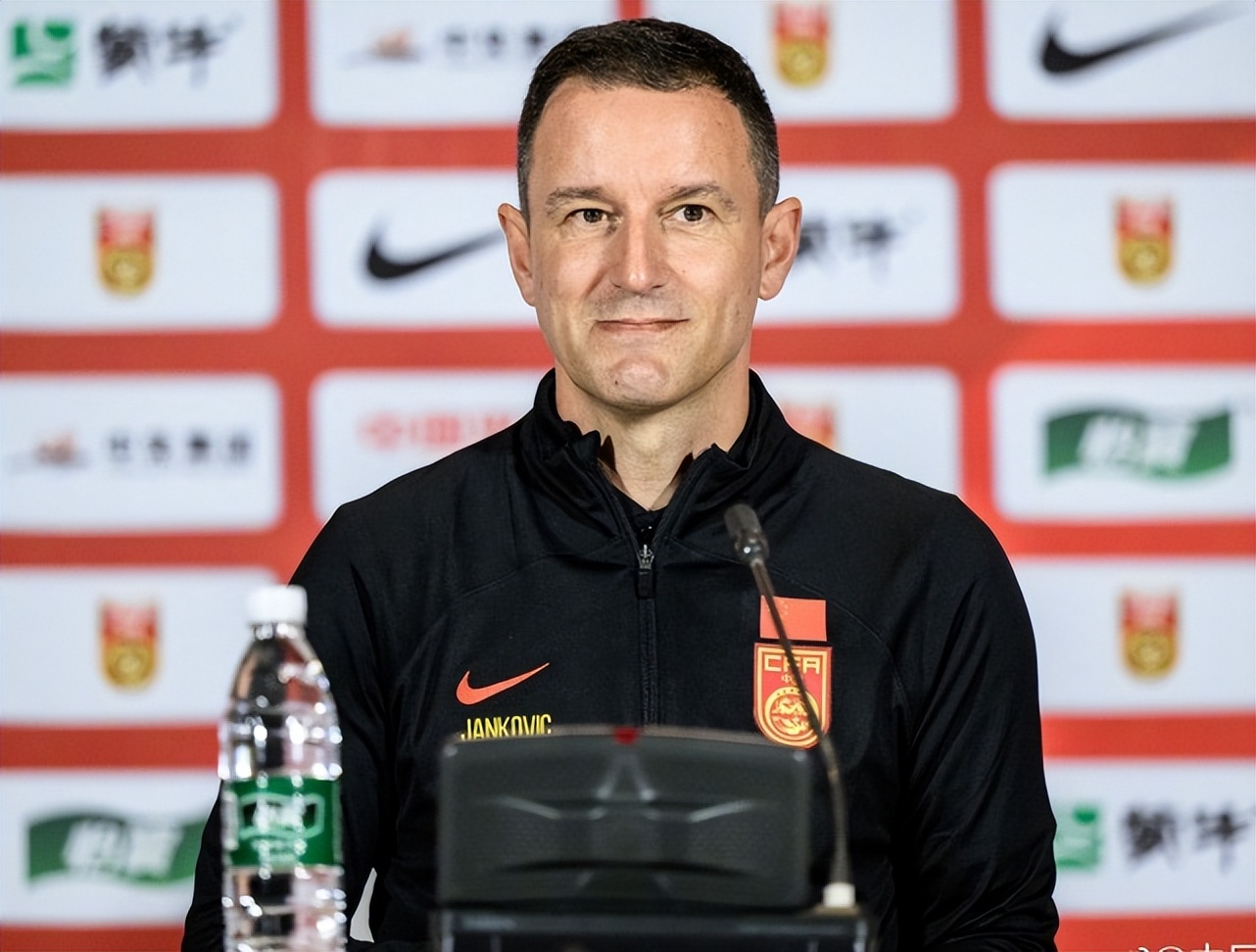 国足客场2-0复仇泰国武磊梅开二度,国足0-0新西兰武磊错失两次机会