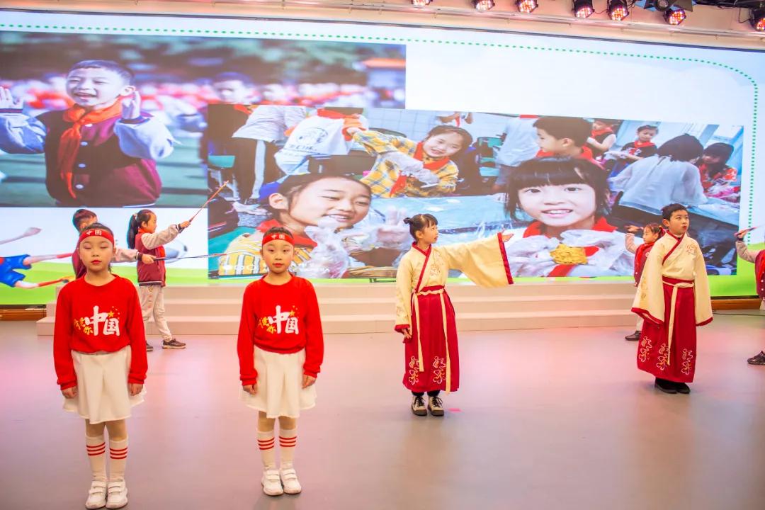 红领巾向未来少先队活动课,红领巾向未来小学班会