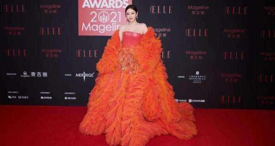 因为肩塌而红毯翻车的女明星,各个女星的红毯穿衣事故