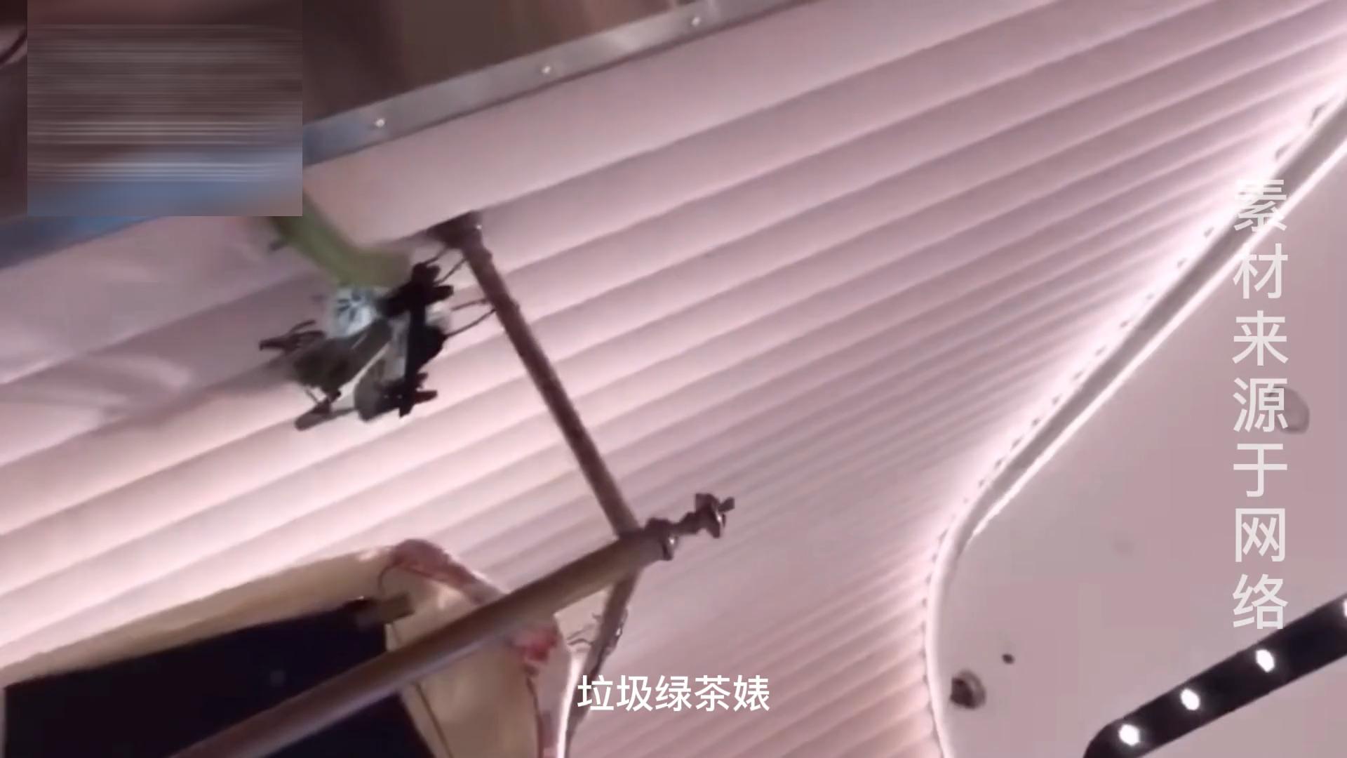 女子买5万奢侈品男子拒绝付款,女子与网友逛奢侈品