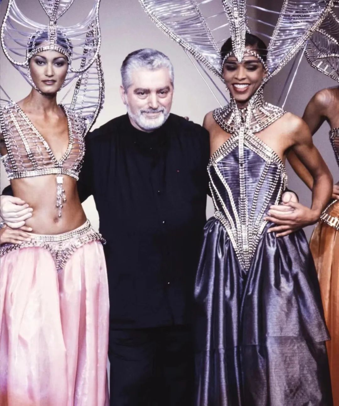 缅怀PacoRabanne，一位真正的未来主义“时尚炼金术师”