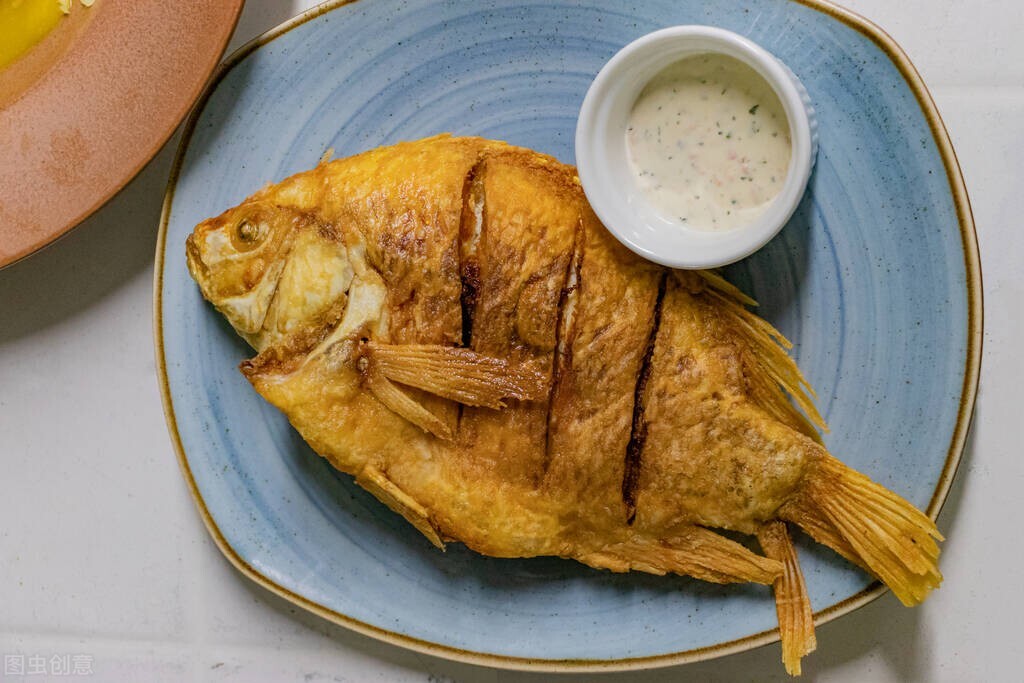 为啥自己做的炸鱼总是软趴趴？这几点做好了，酥脆不油，放凉不软