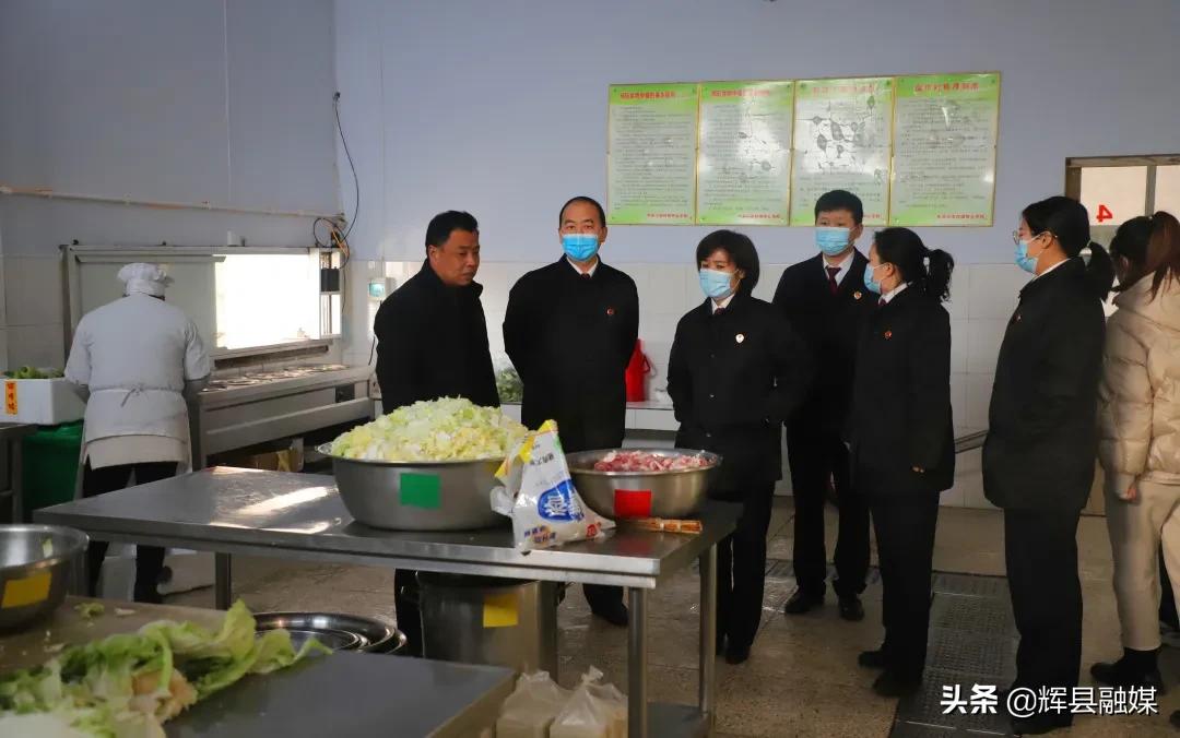 河南辉县丨法治护航成长路——市检察院走进南村镇中心校开展“送法进校园”活动