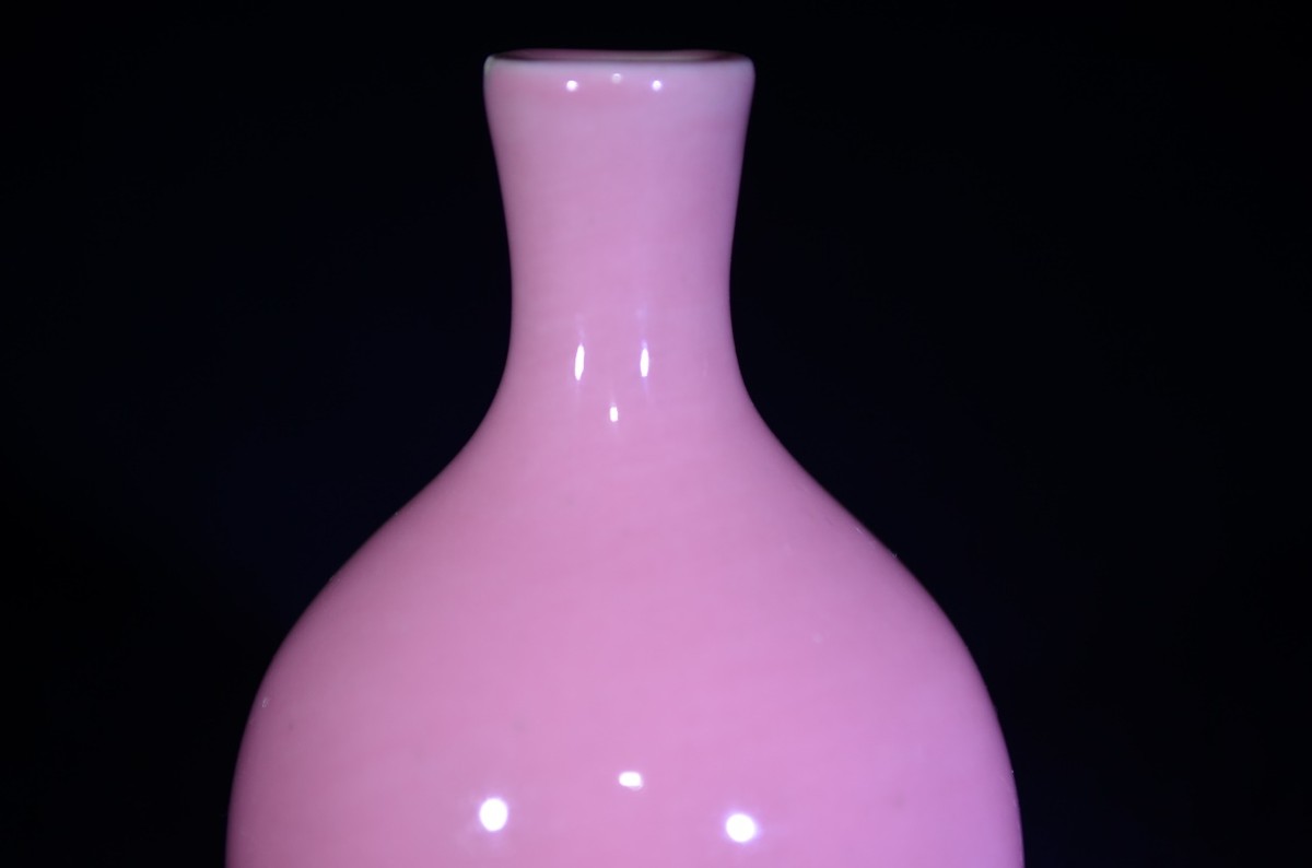 康熙时期红釉瓶图片,淡描青花瓷器鉴定