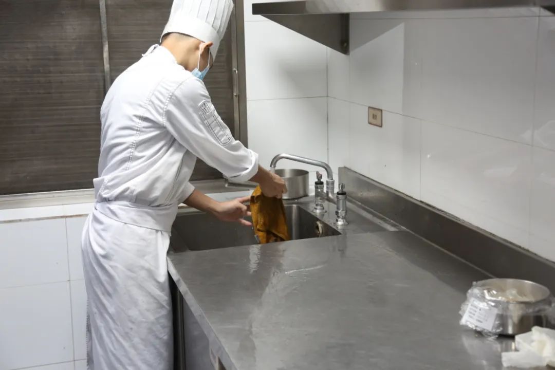 你知道做厨师都有哪些出路么,为什么学做厨师越来越少