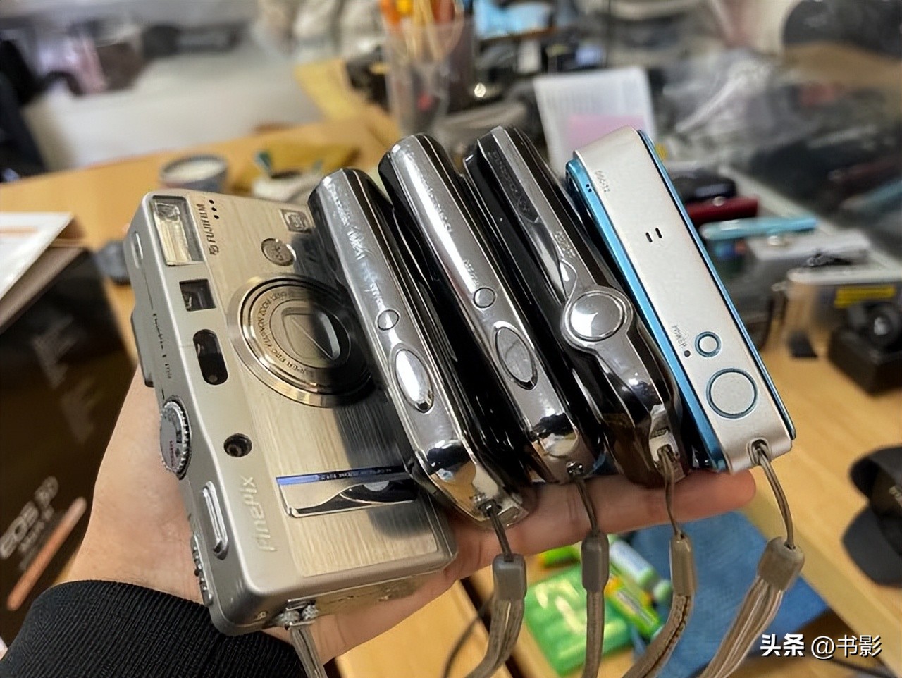 发现两张旧照片,发现了一台旧相机