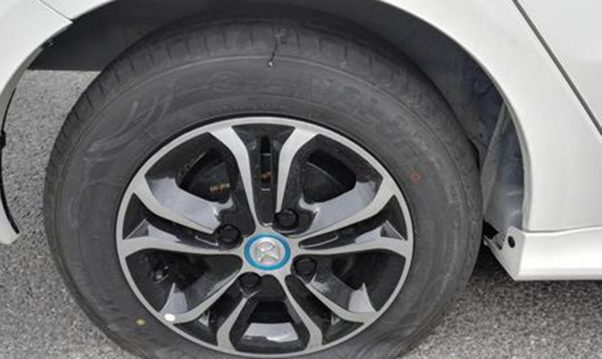 汽车在p挡卡死是什么原因,汽车卡死怎么回事