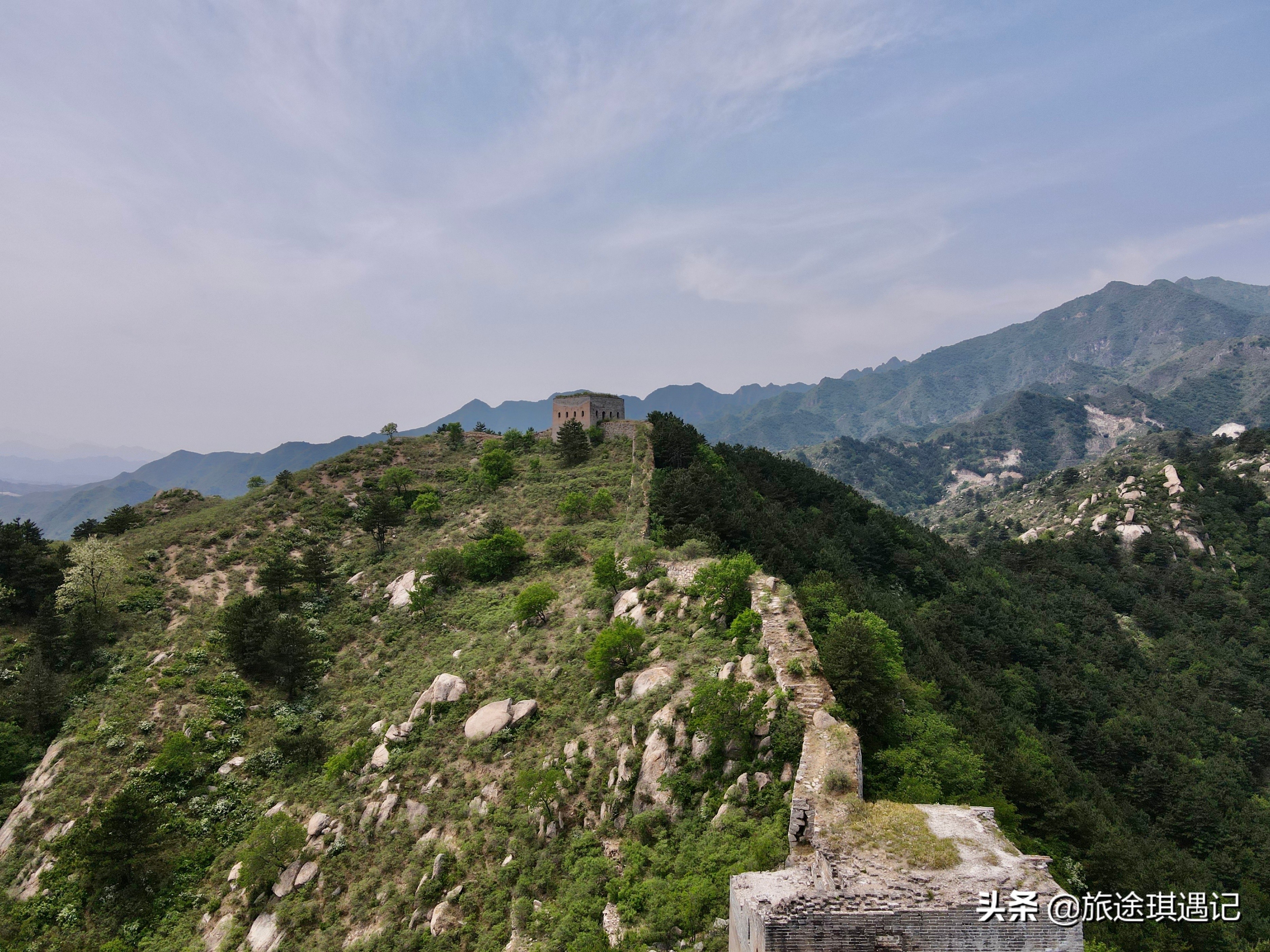 在保定也能感受边塞风情，十几个长城敌楼连成一片，让人大饱眼福