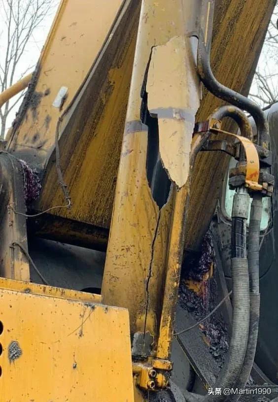 大型挖掘机事故视频大全,挖掘机重大事故案例
