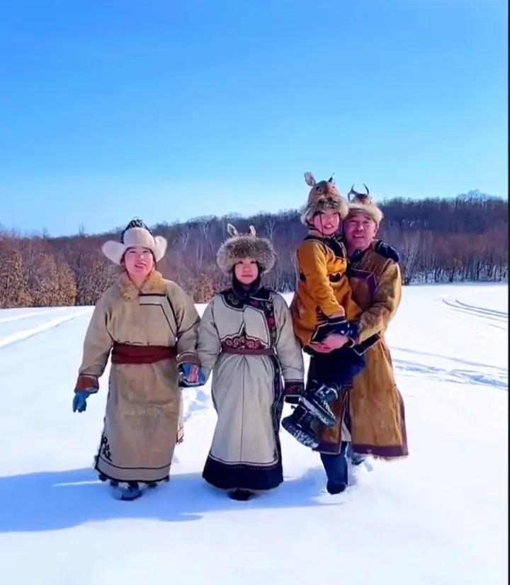 五十六个民族的风俗和服饰,五十六个民族代表服饰图片