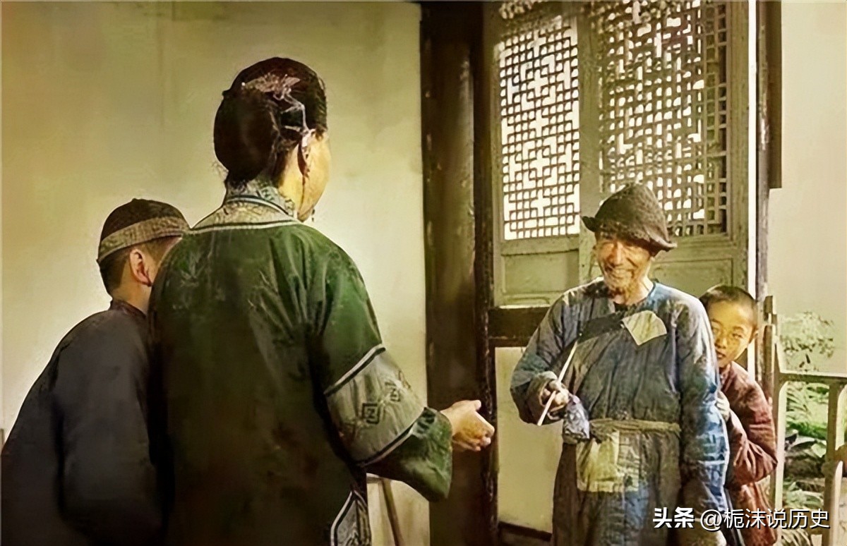 鲁迅玩伴闰土：57岁病逝后，留下5子，如今后代完成华丽转变