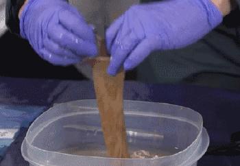 同样钱买一个套二还是两个套一,同样的钱买一套还是两套划算