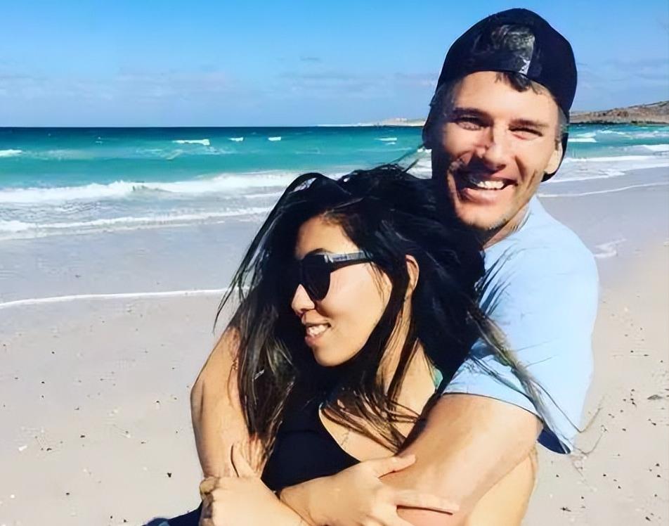 中国人喝牛奶很残忍！喝人血的曲婉婷竟斥责同胞：为何要吃乳制品