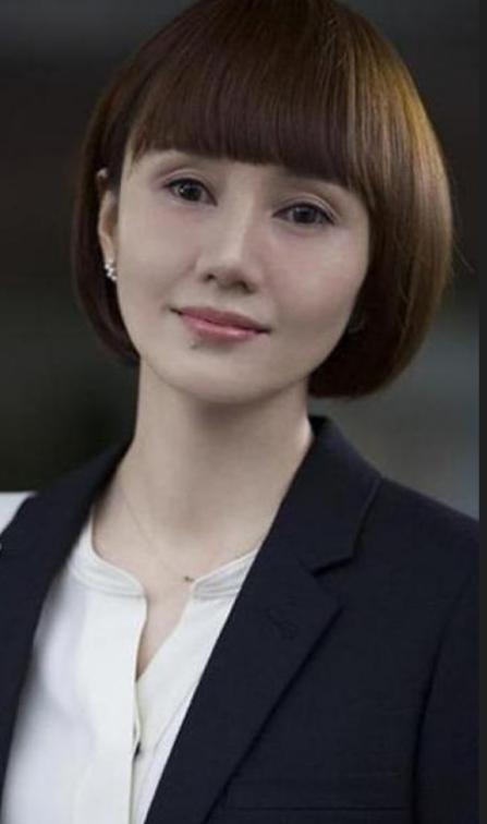 当46岁袁泉和63岁费翔站在一起，我终于明白，什么是顶级骨相