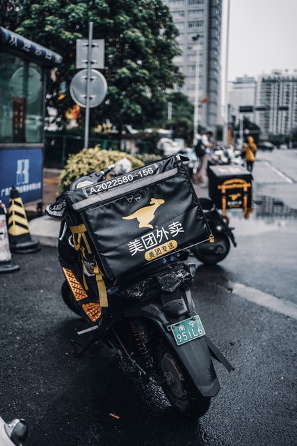 美团外卖众包一个月能赚多少钱,美团外卖骑手和众包哪个赚钱