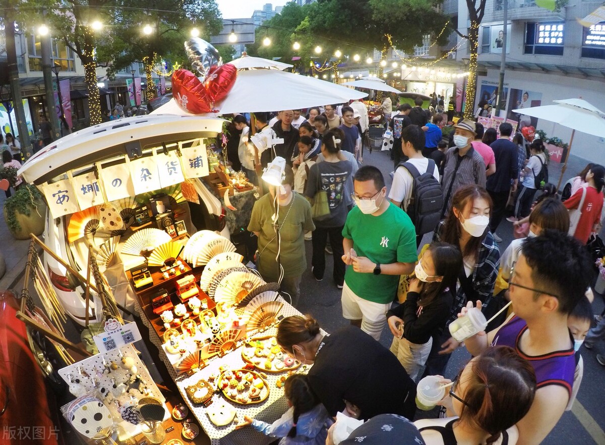晚上夜市摆摊卖什么赚钱,夜市摆摊小吃最简单最挣钱