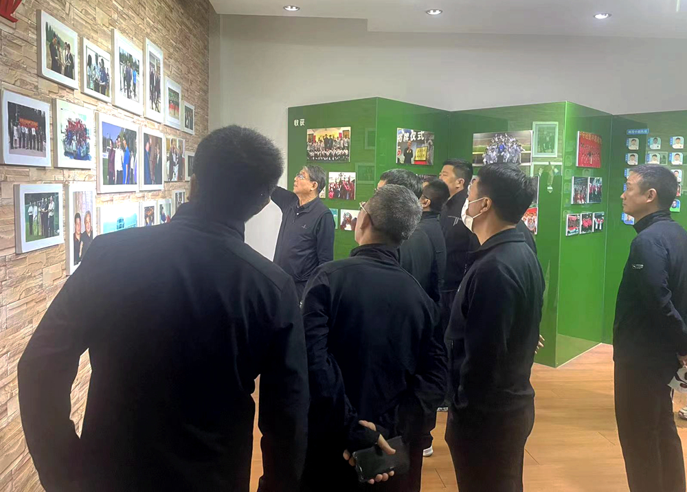 徐根宝足球基地介绍,球员前往崇明岛看望徐根宝