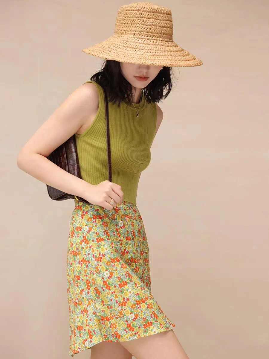 女生穿碎花会不会老气,女孩子穿碎花裙真漂亮