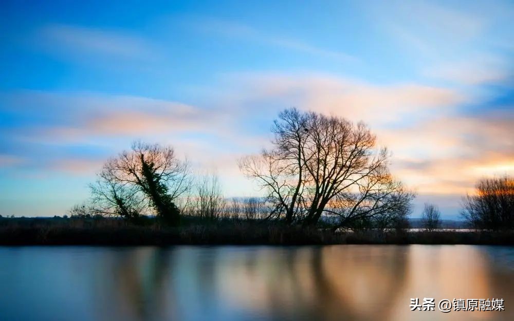 繁华三千事淡然一笑间,三千烦恼一笑间什么意思