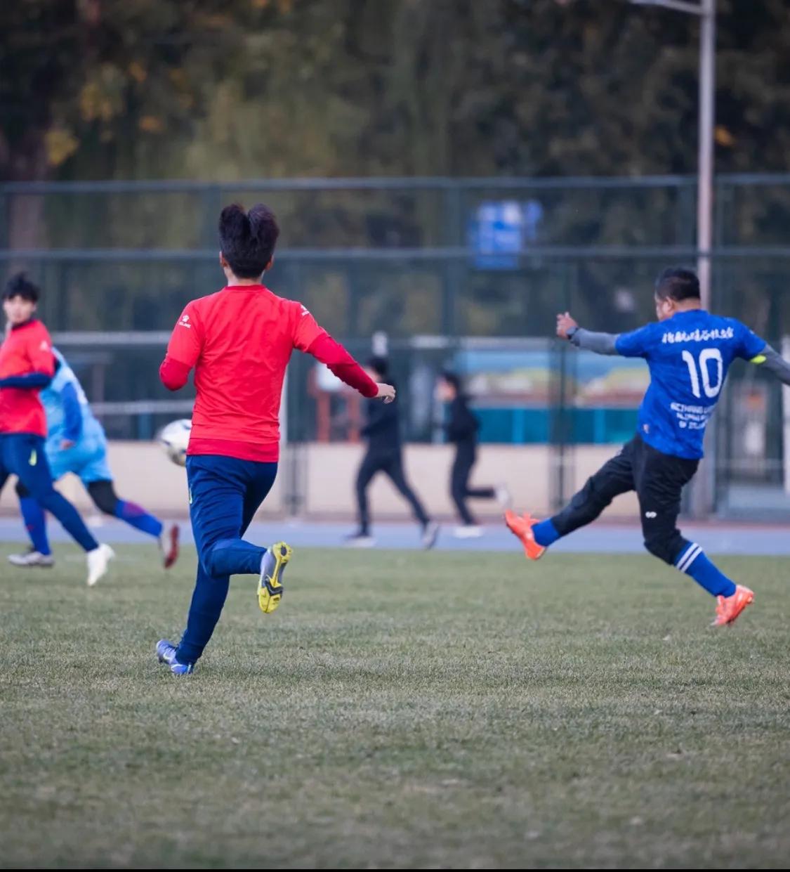 青春,真好——北航校园足球公益基金启动式之校友返校绿荫风云