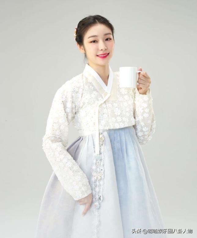 韩国第一夫人变低调，金建熙新年穿着好少女，吸取G20峰会教训