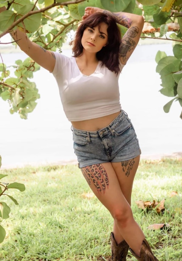 女士缩胸整形手术,美国辣妈做缩胸手术