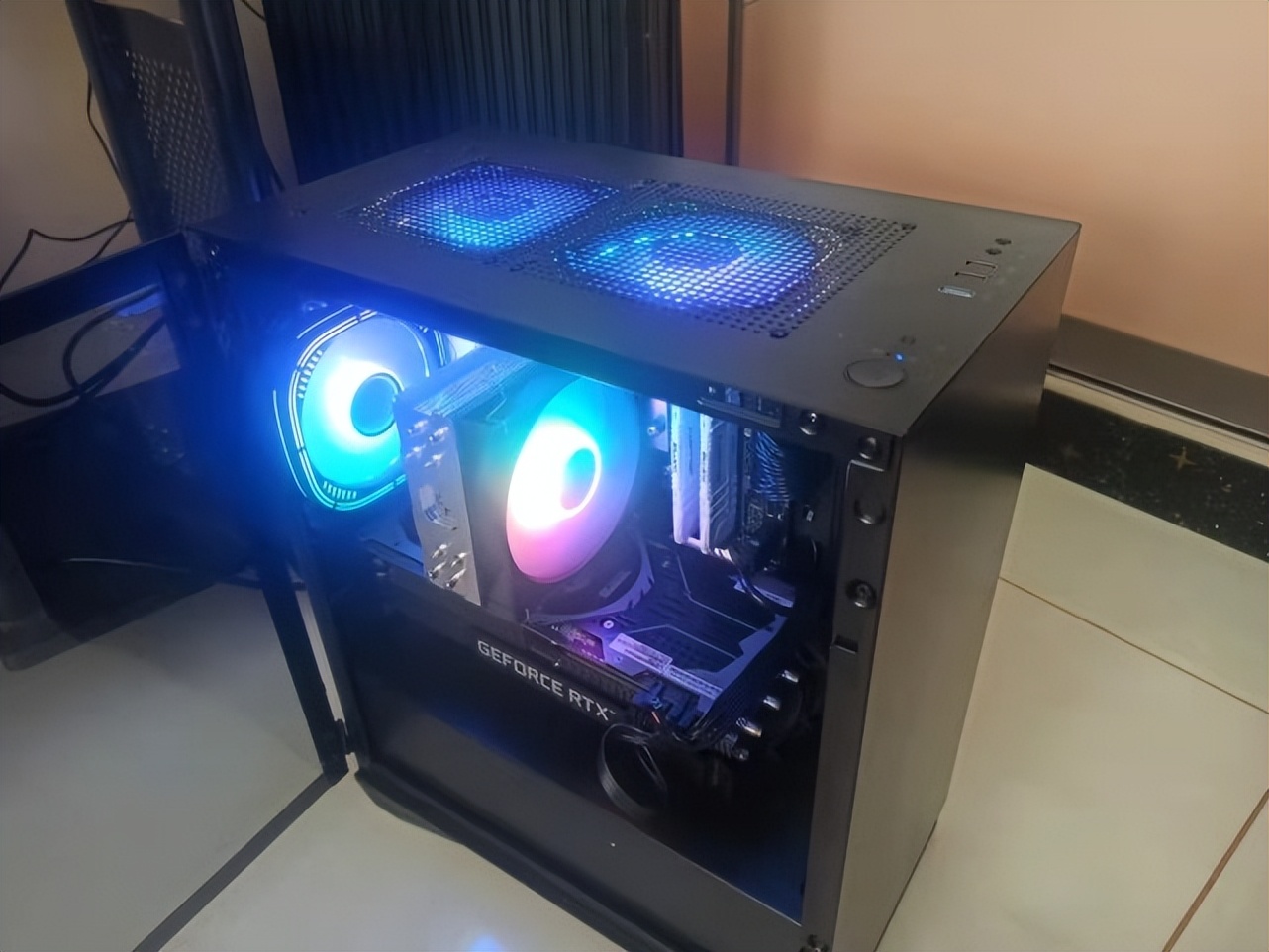 如何自己组装一台电脑,教你组装一台电脑