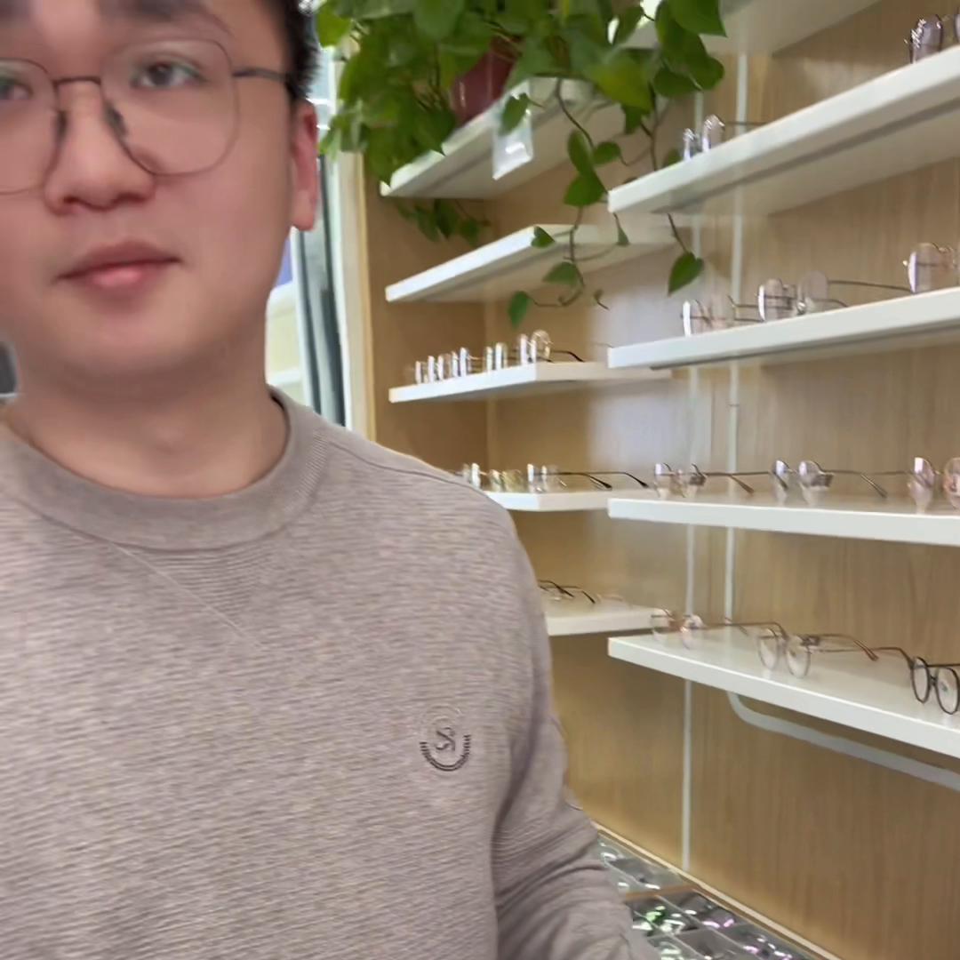 一副眼镜只要100了，太卷了。就在琴鸣生活广场#总有一款适合你