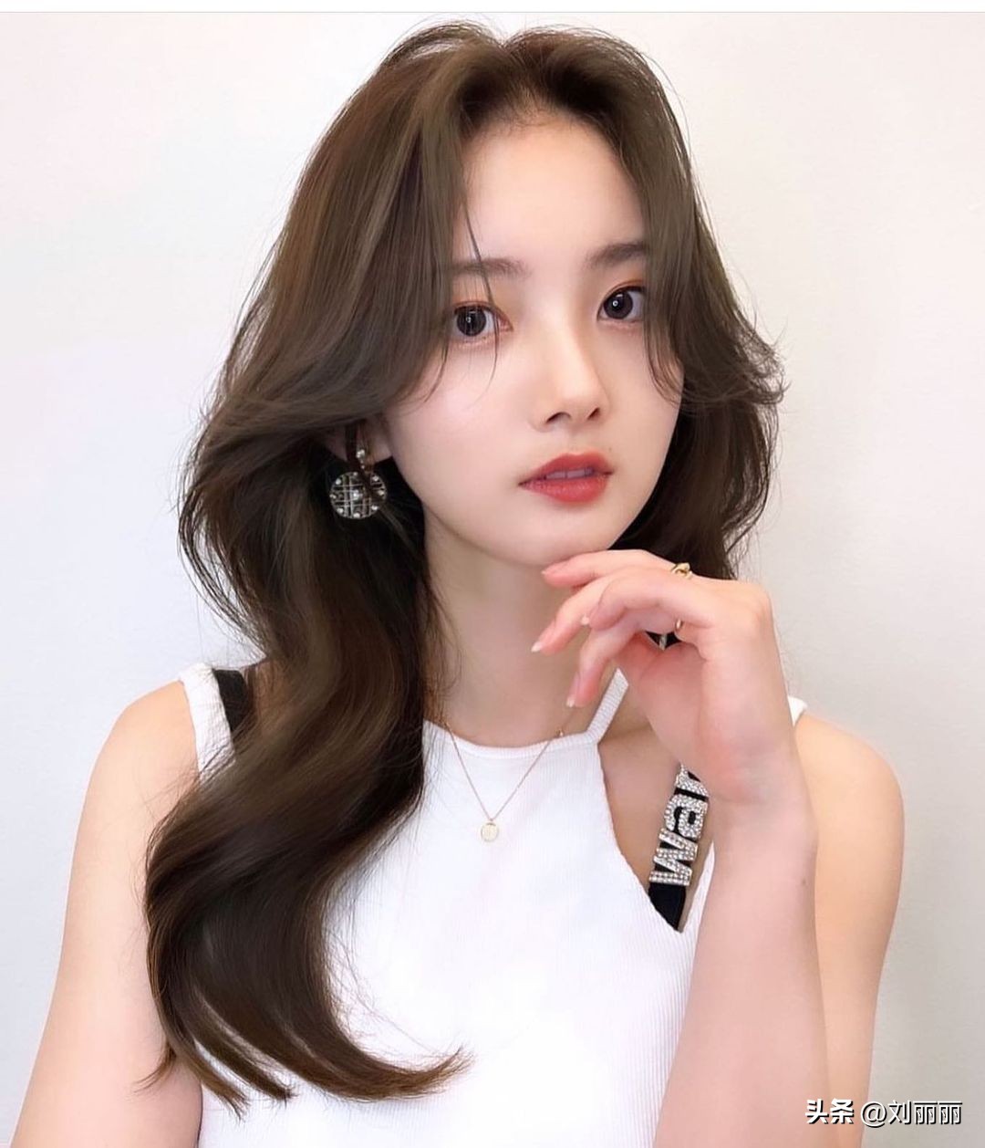 十款耐看易打理的女生发型,沙宣短发立体内扣发型图片