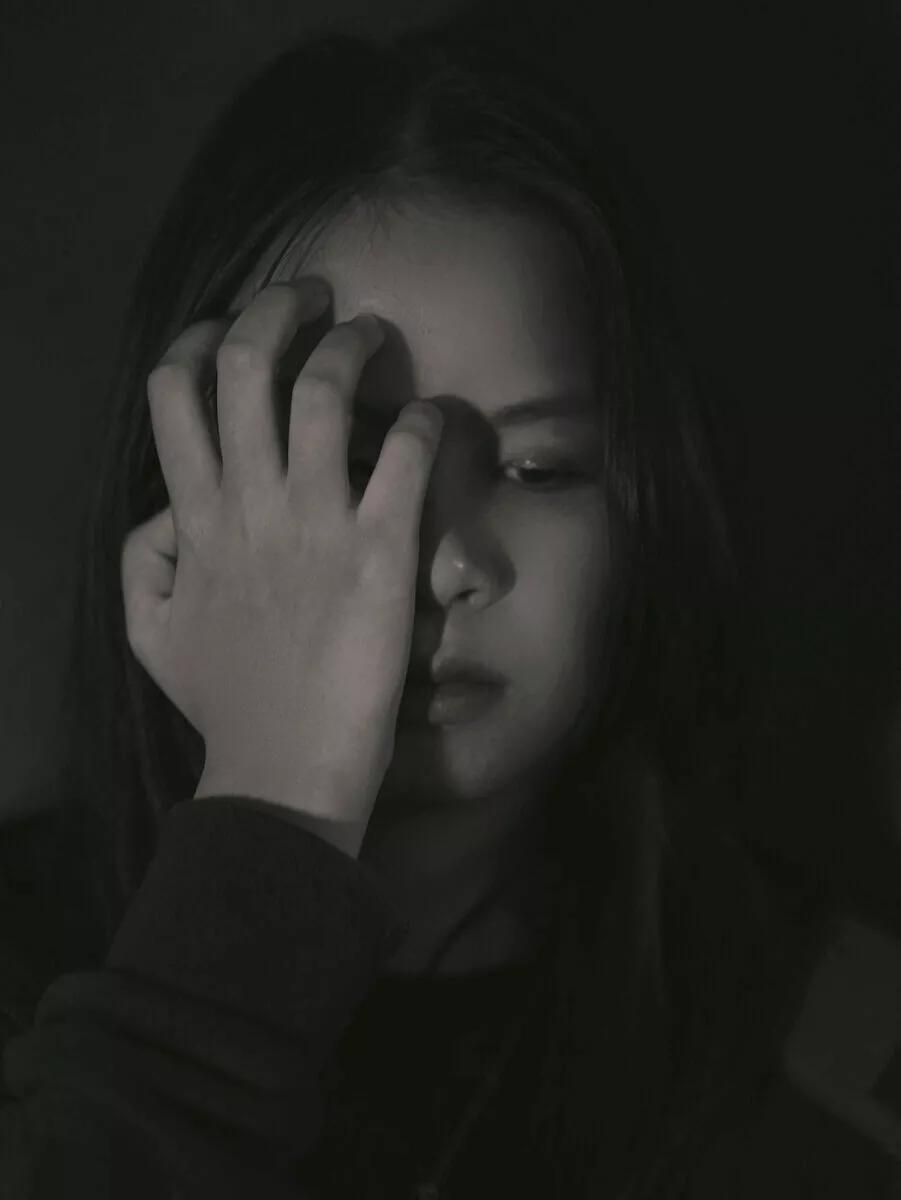 “死乞白赖”得不到爱情，哺乳期的她被“准丈夫”勒死斩成6截！