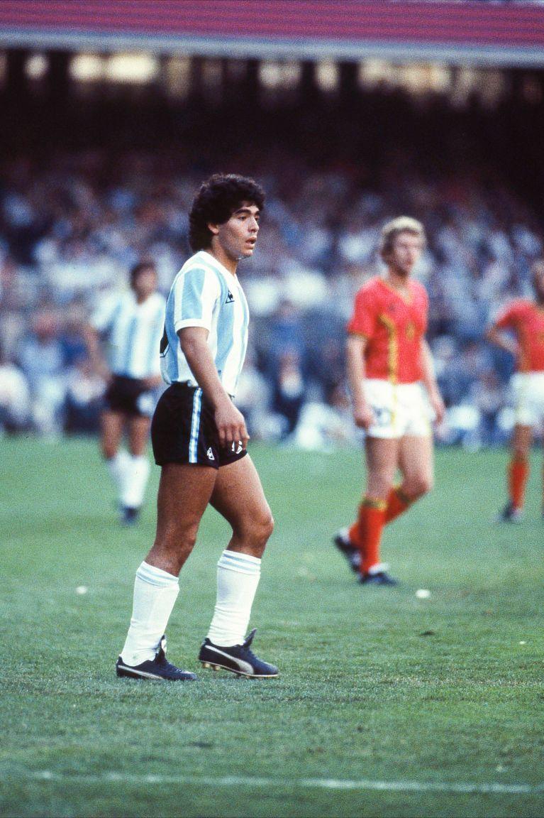 贝利和梅西c罗哪个强,贝利梅西c罗哪个更厉害