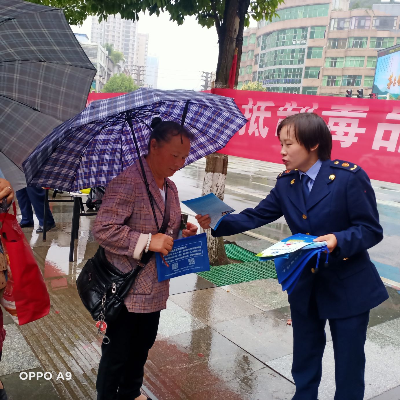 多措并举掀起六月禁毒宣传月热潮,街道利用4.15开展禁毒宣传活动