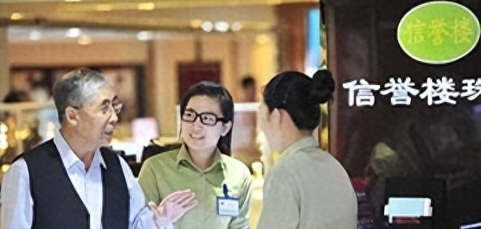 干尽傻事，却年入200亿！河北最“变态”超市，胖东来都服气