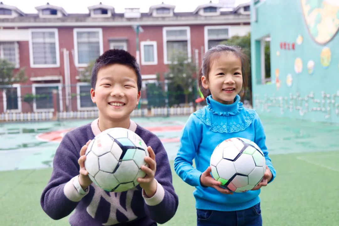 足球特色幼儿园新闻,足球比赛喜报幼儿园