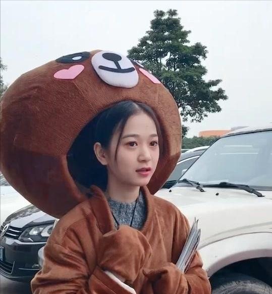 21岁的张曼如身价超亿,21岁最年轻的董事长张曼如