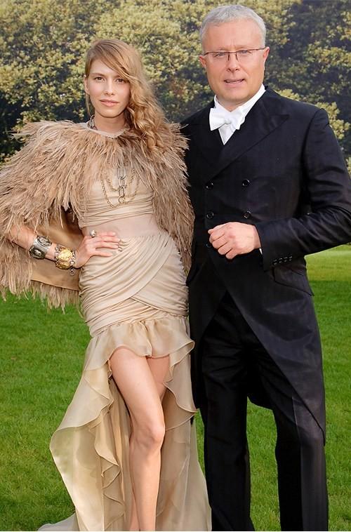 俄罗斯顶级贵妇：16岁入狱，19岁嫁救命恩人，生4胎稳坐阔太位