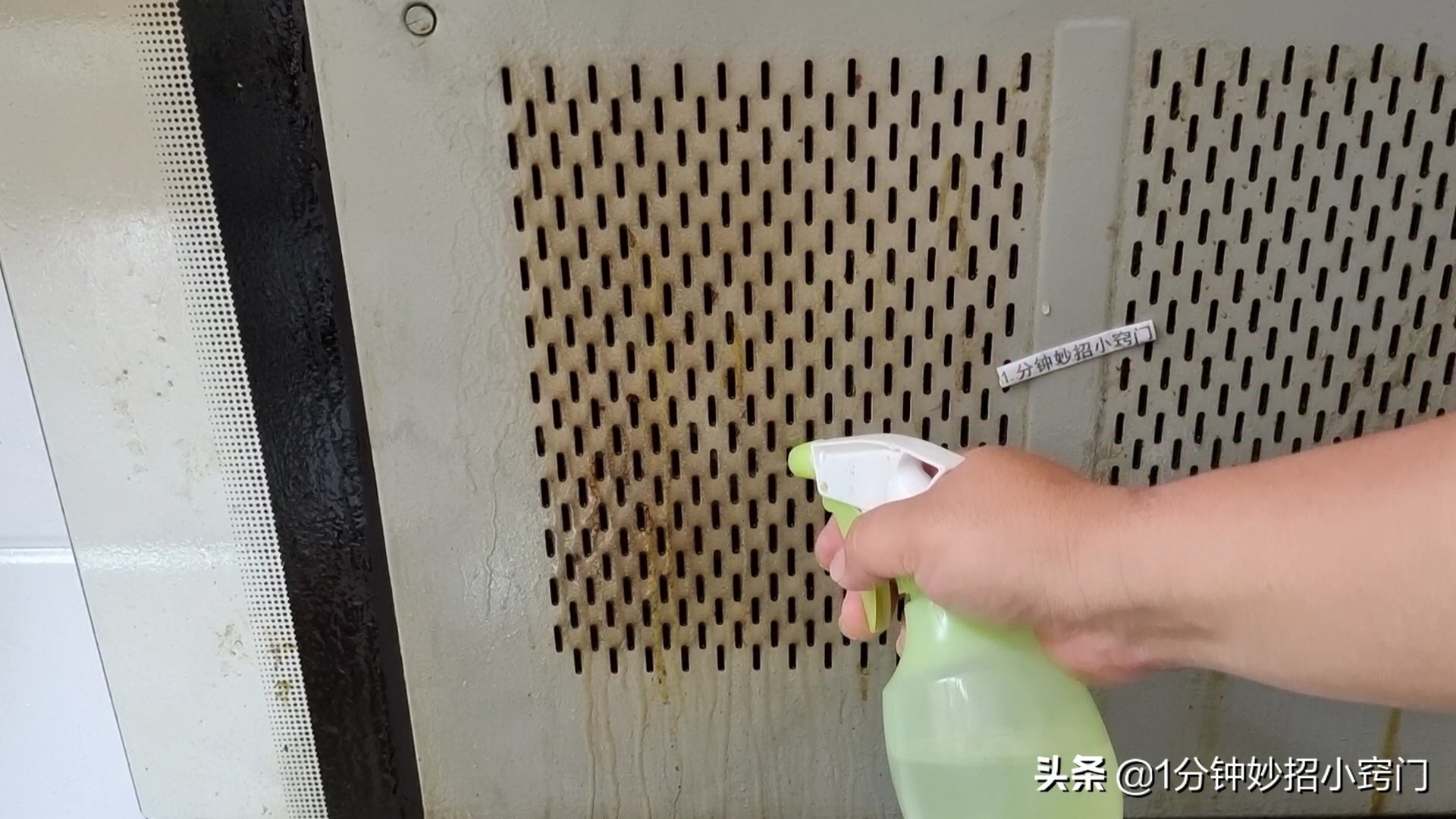 食盐和纯碱反应,把盐和水搅在一起会加重量吗