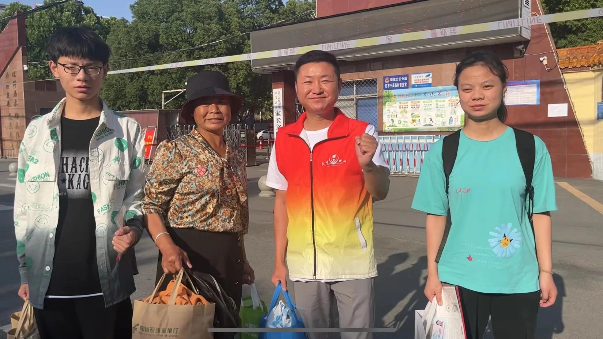 爱心车队为居民保驾护航,天中义工联合会救援队