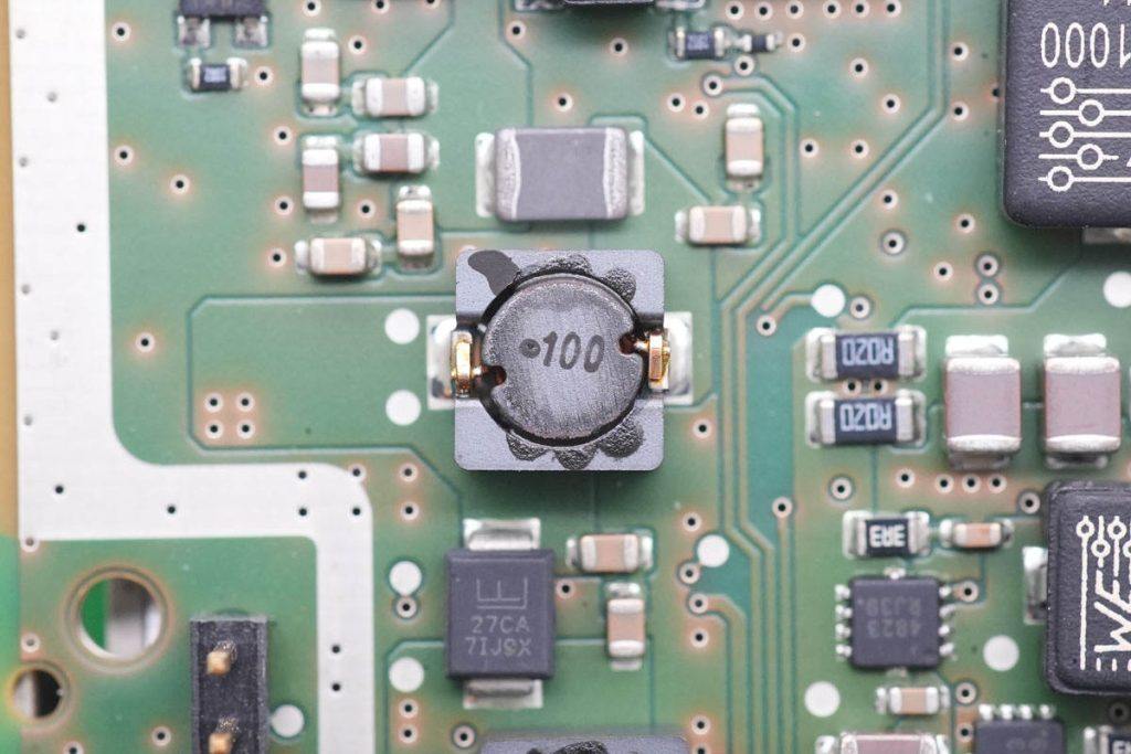 宝马5系无线充电拆解,宝马5系充电器怎么拆