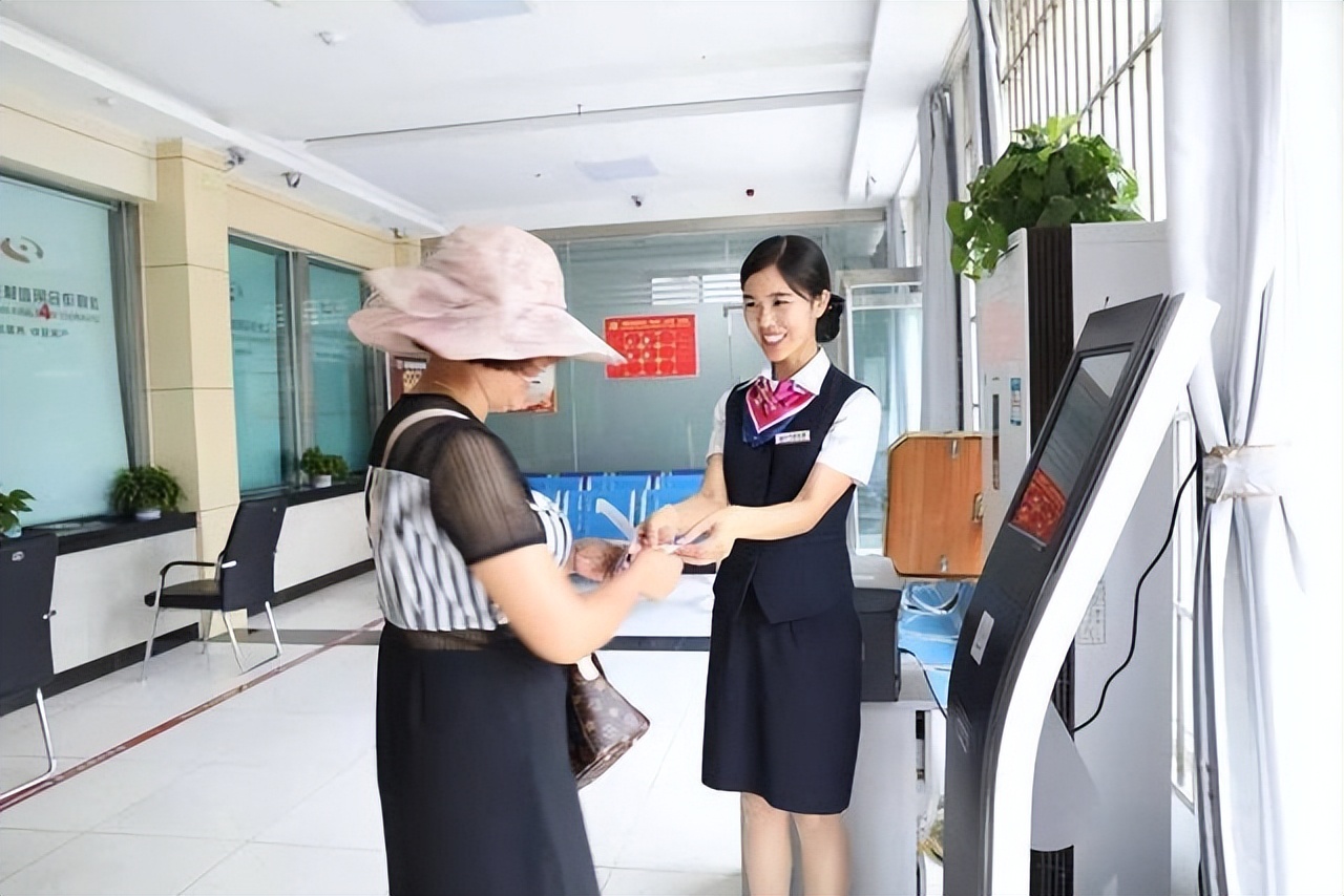 办理银行卡一定要开通短信通知嘛,银行卡要不要开通短信通知业务