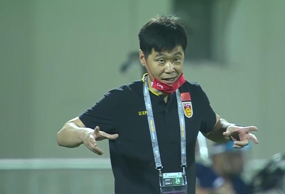 国足捍卫中国足球脸面！李霄鹏换人有亮点，拒绝3连败，射门2-18