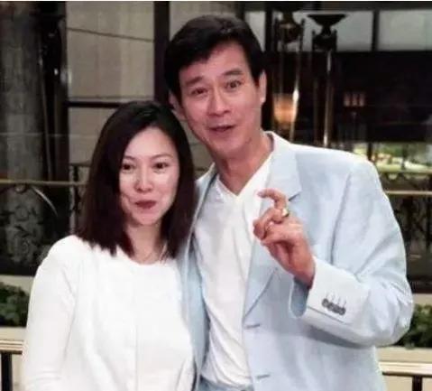 他红了30年和妻子分居却零绯闻,她红了之后