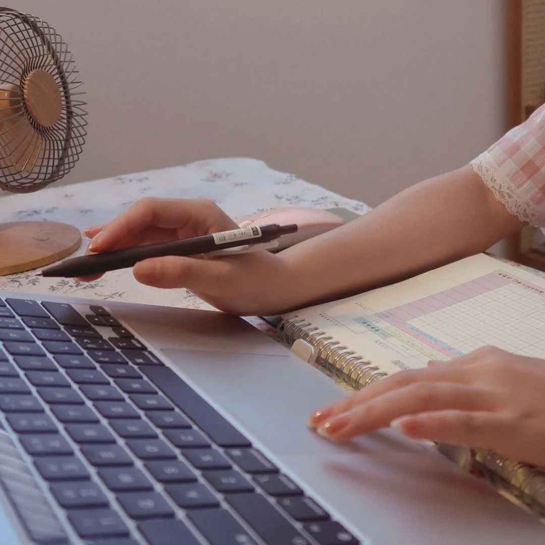 写作月入过万做什么好,普通人也能靠写作赚钱月入过万