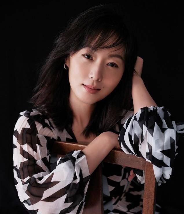 被造黄谣20年,51岁的她“官宣结婚”打脸全网:别来评价姐的人生